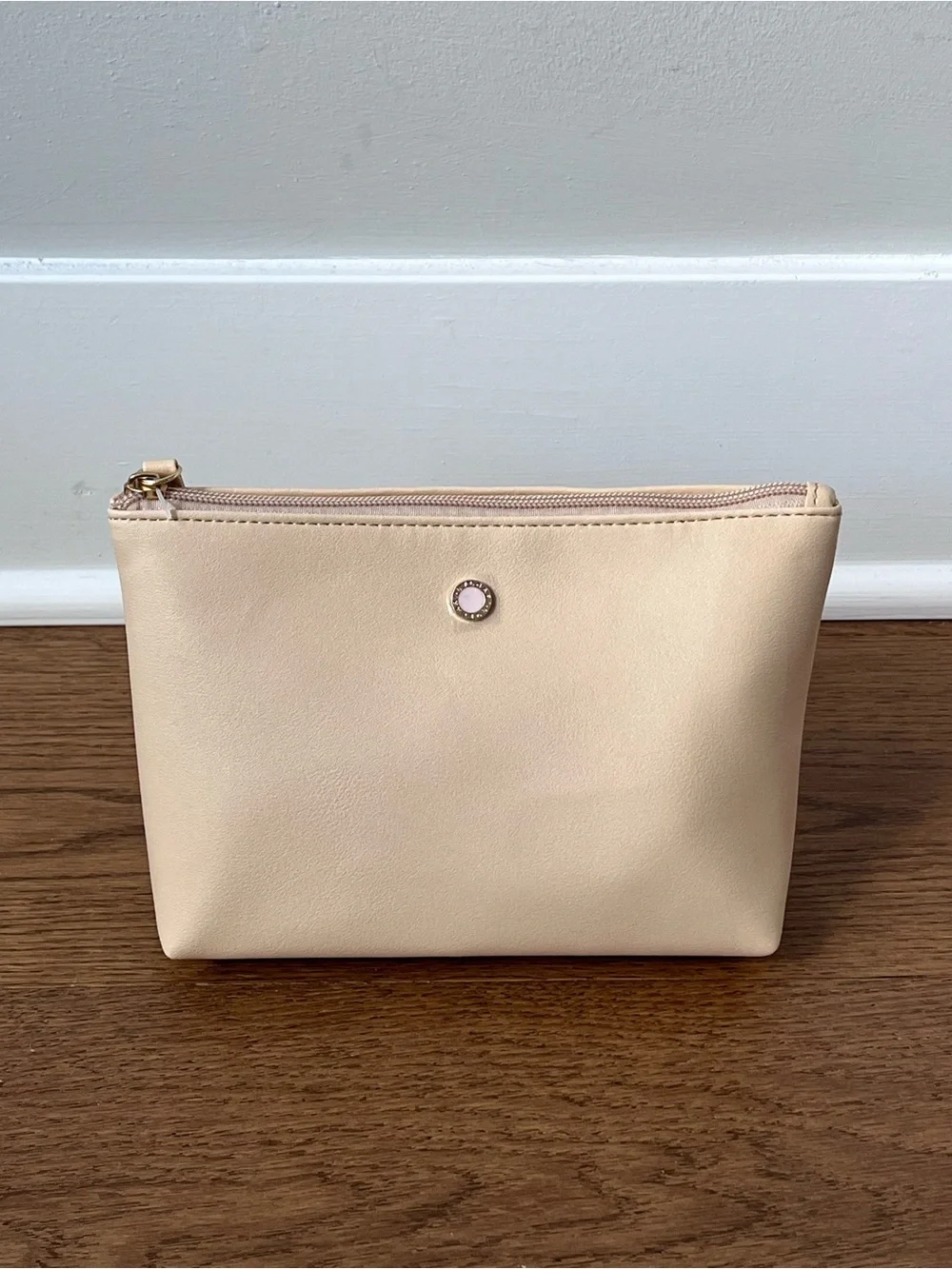 Emirates BVLGARI Women’s Cream/Ivory Business Class Amenity Kit Toiletry Bag NEW